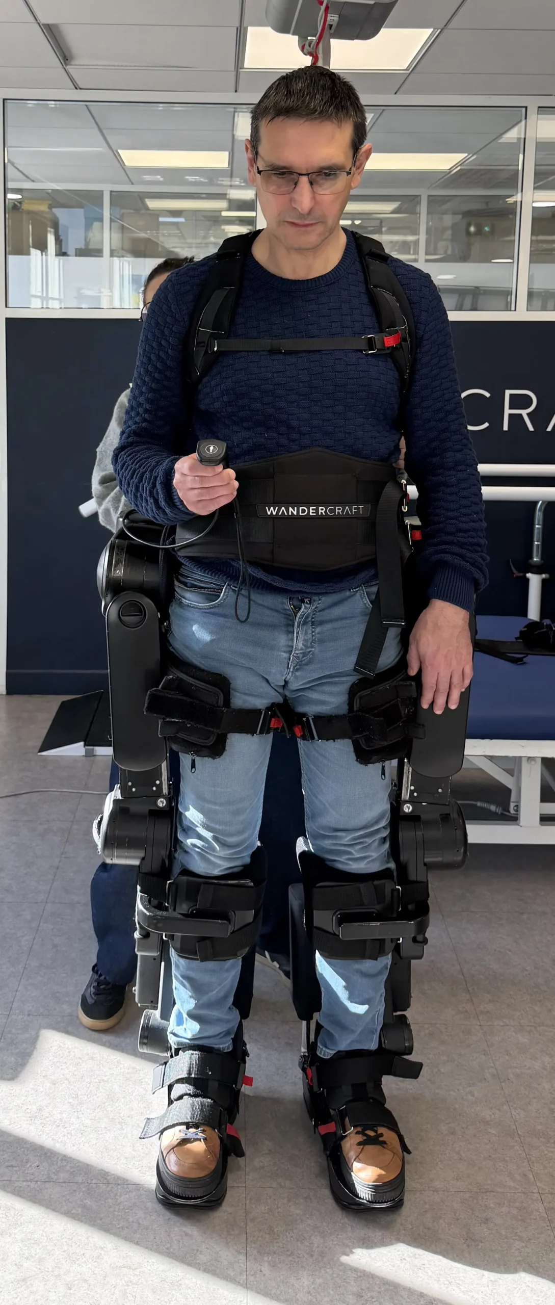 Essai de l'exosquelette Wandercraft par l'expert Within Robotics