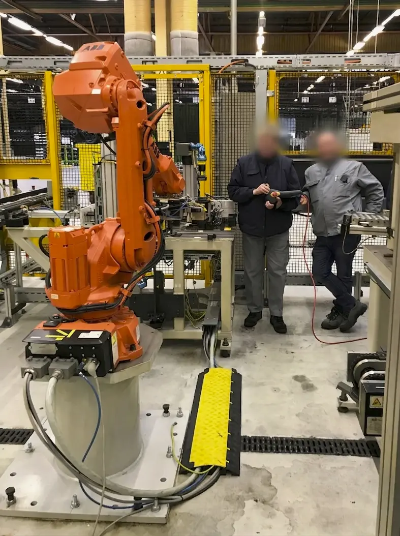 Formation sur robot industriel ABB en situation réelle — Within Robotics